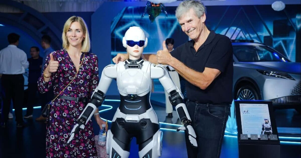 Chery’nin Yapay Zeka Destekli Robotu Aimoga, Şanghay Otomobil Fuarı’nda Tanıtıldı