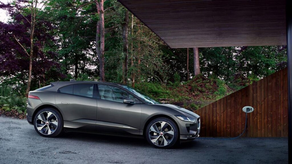 I-PACE 4