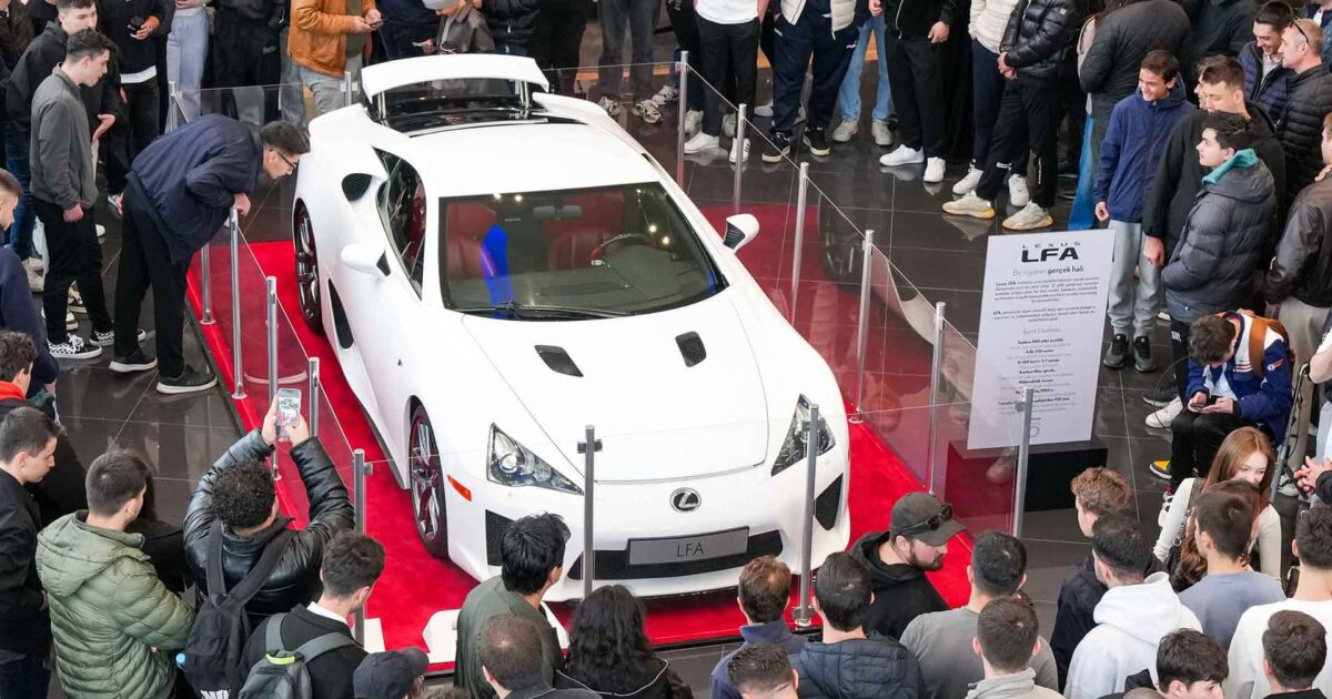 Lexus LFA Türkiye Turuna Devam Ediyor