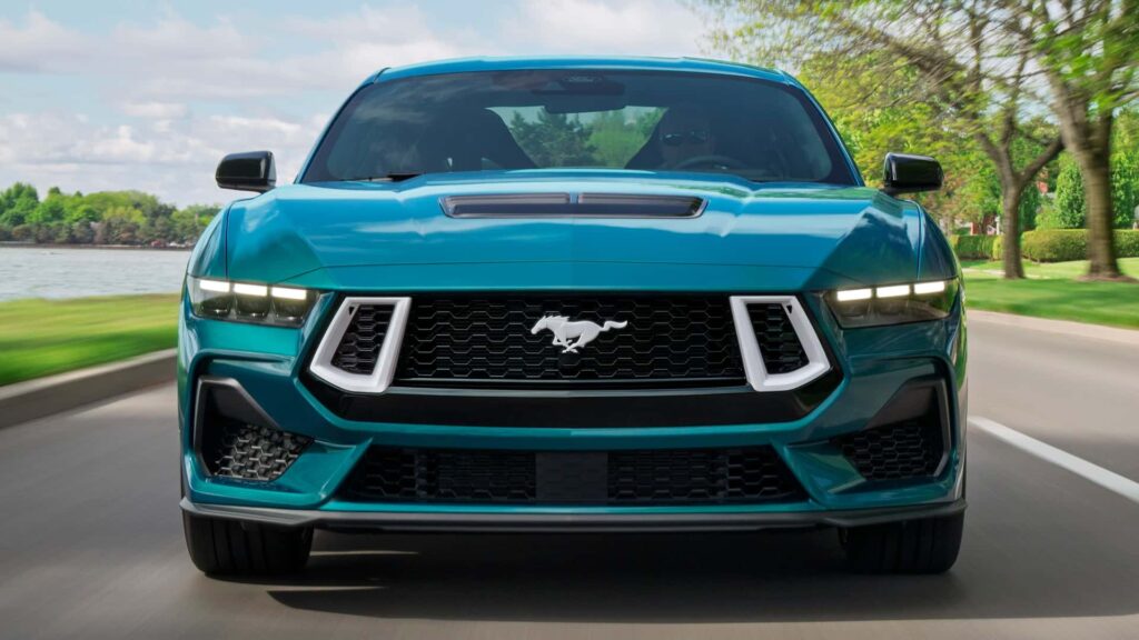 Ford’dan 4 Kapılı Mustang
