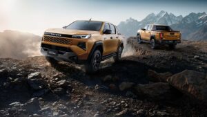 Yeni Toyota Hilux ve RAV4 Hybrid Türkiye’de!