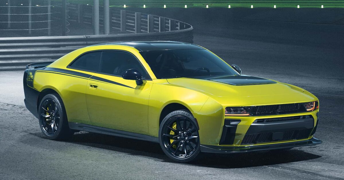 Dodge Charger Super Bee Geri Döndü