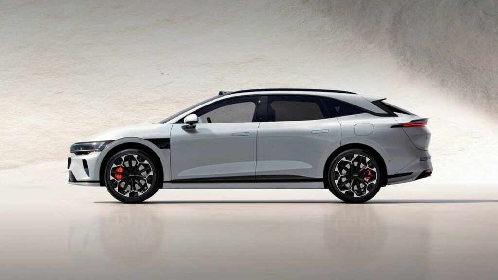 Zeekr 7GT vs. Tesla Model 3
