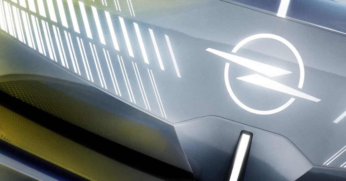 Opel STX Concept: Geleceğin Station Wagon Vizyonu Paris’te Tanıtılıyor