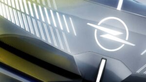 Opel STX Concept: Geleceğin Station Wagon Vizyonu Paris’te Tanıtılıyor